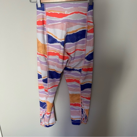 Women's Lululemon True Self Crop Bleacher Stripe White Iris Flower Size 0 - Picture 5 of 7